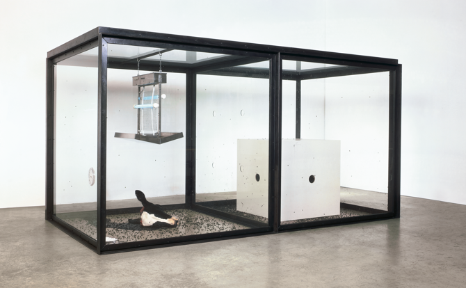 Lo studio del celebre artista Damien Hirst &egrave; stato ricreato a Seoul per una grande mostra a lui dedicata (c&rsquo;&egrave; pure il pavimento originale)