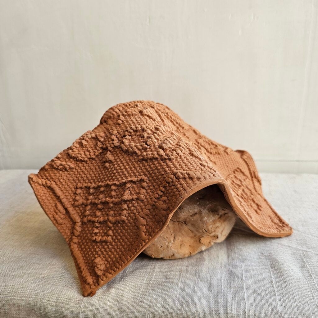 Muzna Al Musafer / Angela Ferrara – Velare svelare rivelare