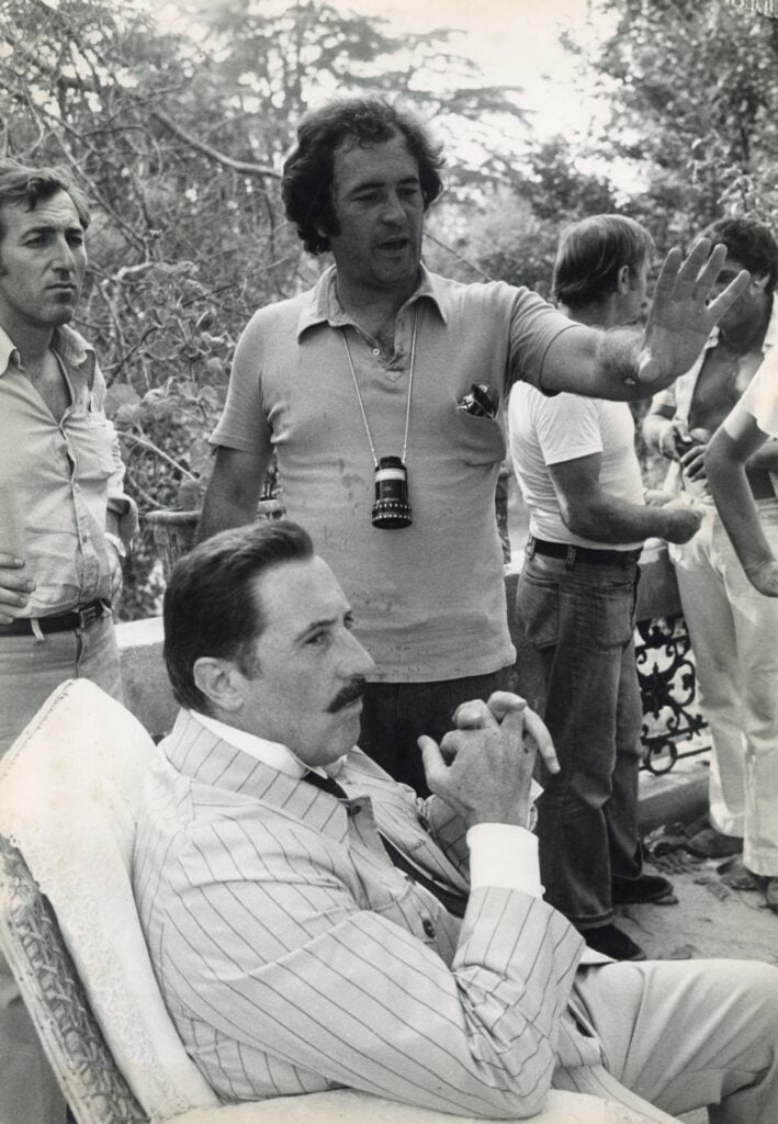 Bernardo Bertolucci sul set del film Novecento con Romolo Valli, 1976 &copy; Fondazione Bernardo Bertolucci