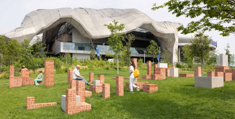 Milano ha un museo d&rsquo;arte contemporanea a cielo aperto. Il progetto ArtLine a CityLife &egrave; finalmente completo: per l&rsquo;Art Week 2026 inaugurata l&rsquo;ultima opera