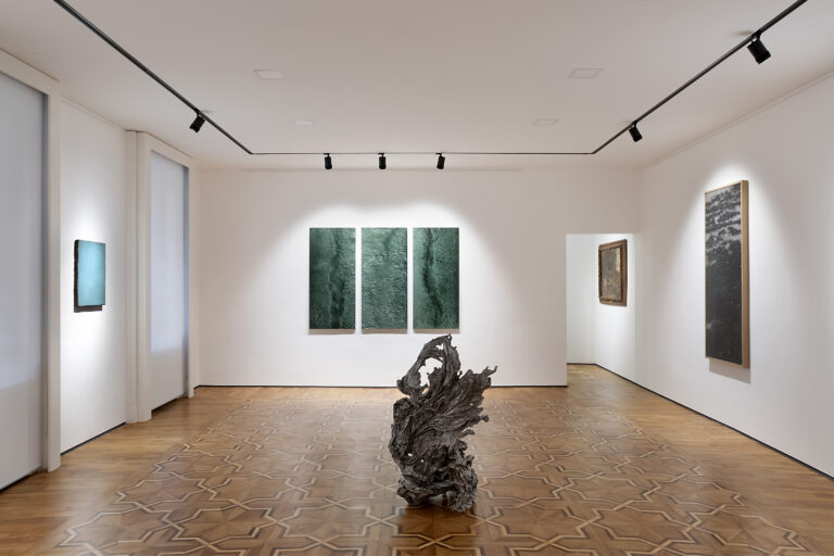 BKV Fine Art, Il tempo del paesaggio. Calchi, frammenti, fusioni_ Installation view. Ph. credits Maria Parmigiani