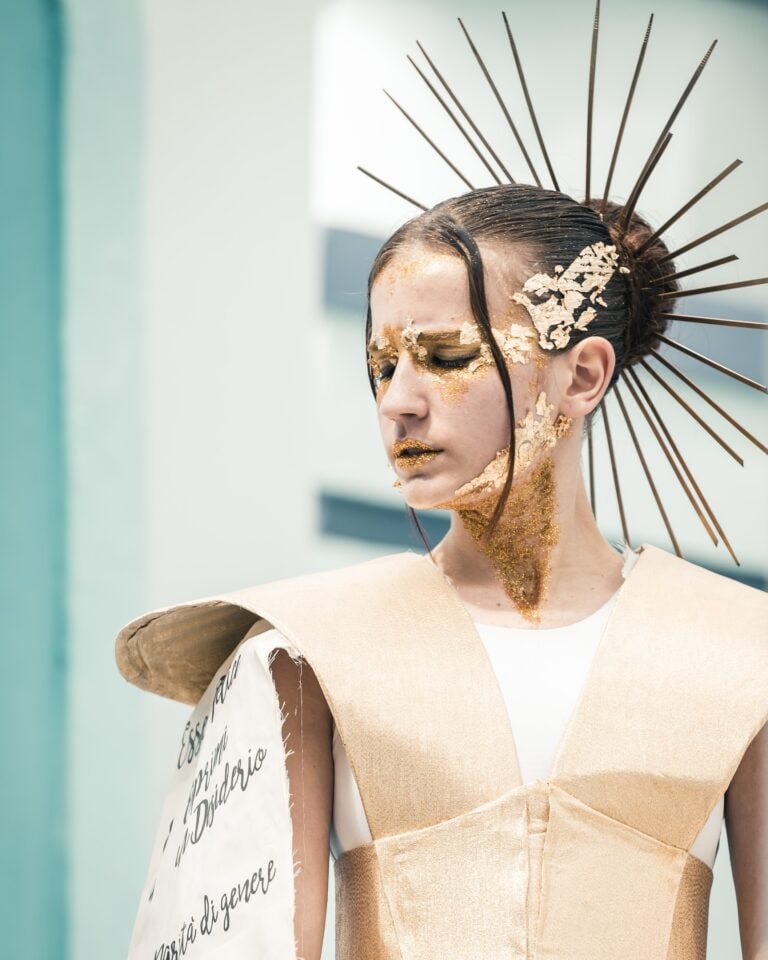 Figuranti sui carri di gesso e di pensiero di Casola Valsenio