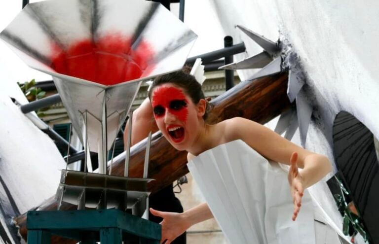 Figuranti sui carri di gesso e di pensiero di Casola Valsenio