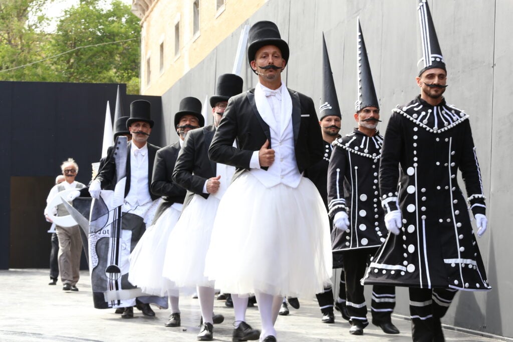 Aprile 2026 a teatro: guida agli appuntamenti da non perdere in Italia (anche sulla danza) 