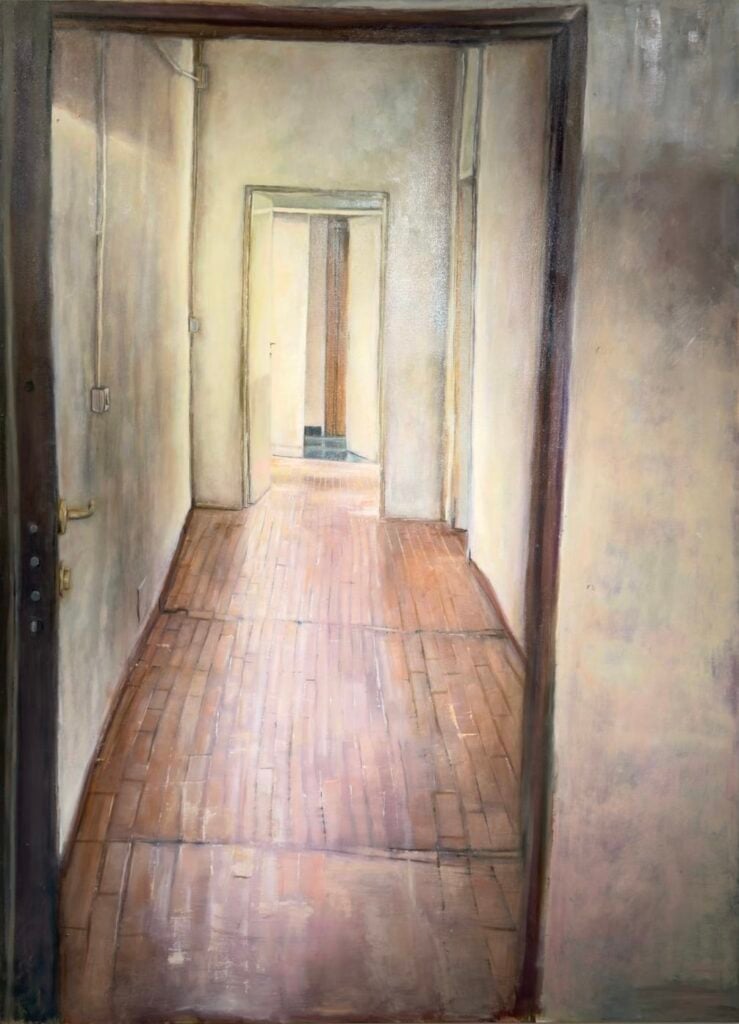 Corridoio con cinque porte (ritratto di pittrice), Milano, 2025