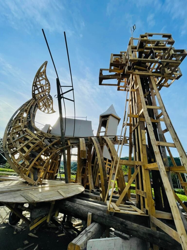 La costruzione dei carri di gesso e di pensiero