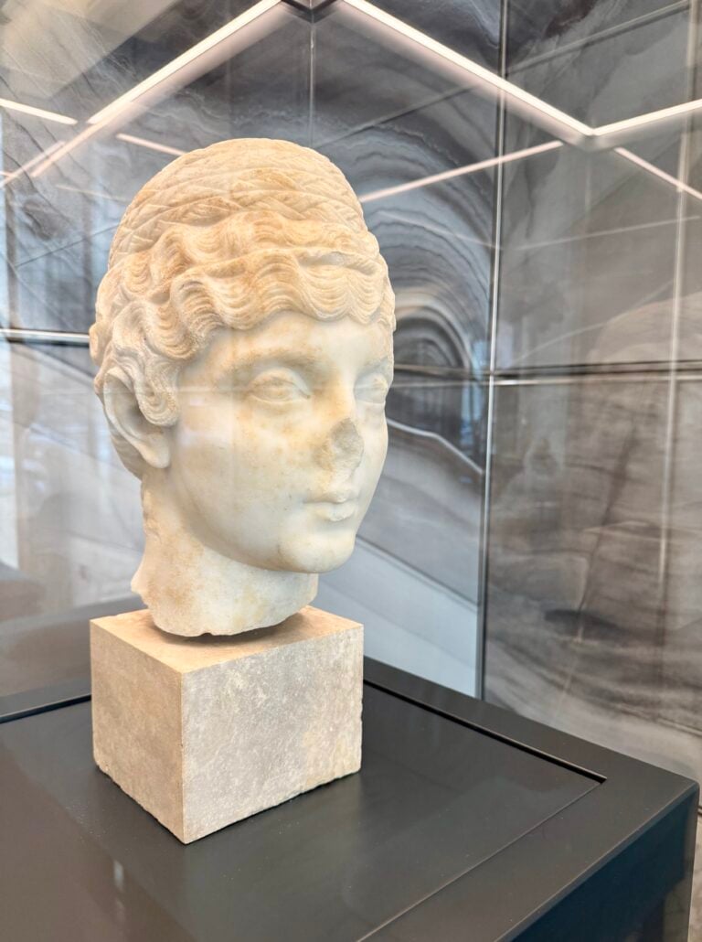 I reperti romani appena restaurati di Ostia Antica vengono allestiti negli alberghi di Roma