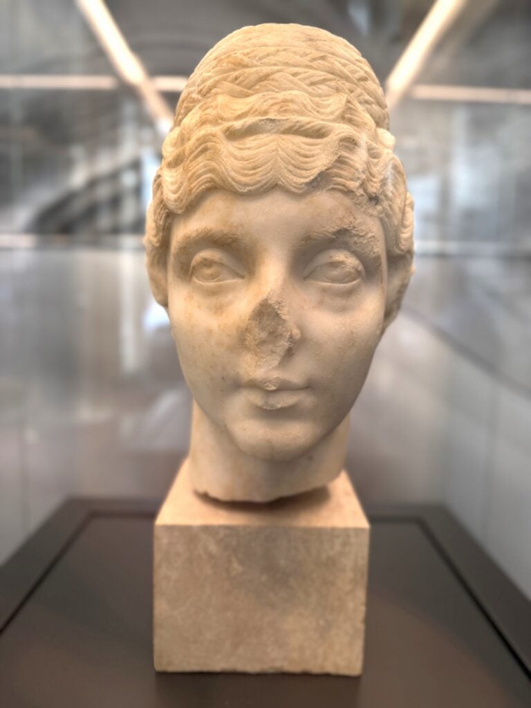 I reperti romani appena restaurati di Ostia Antica vengono allestiti negli alberghi di Roma