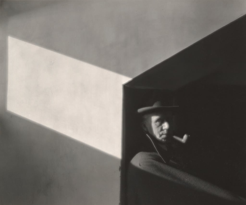 Edward Weston, Angolo soleggiato in un attico, 1921, CAMERA, Centro Italiano per la Fotografia, Torino, Courtesy CAMERA, &reg; Center for Creative Photography, Arizona Board of Regents