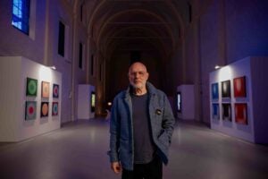 Secondo Brian Eno tutto è politica. E a Parma apre la sua prima mostra in Italia che parla anche della Palestina
