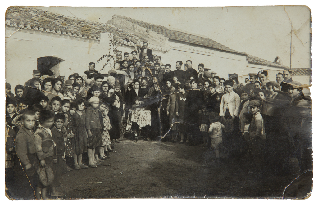 Un artista ha raccontato l’incredibile storia di un borgo della Calabria che non c’è più. L’intervista