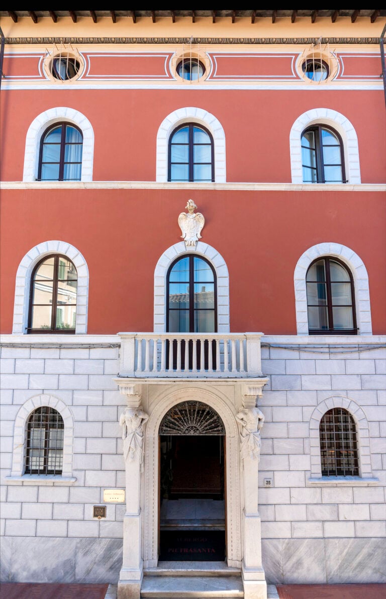 30 anni fa apriva l&rsquo;Albergo Pietrasanta della famiglia Sandretto. Sul confine tra arte, collezionismo e ospitalit&agrave;
