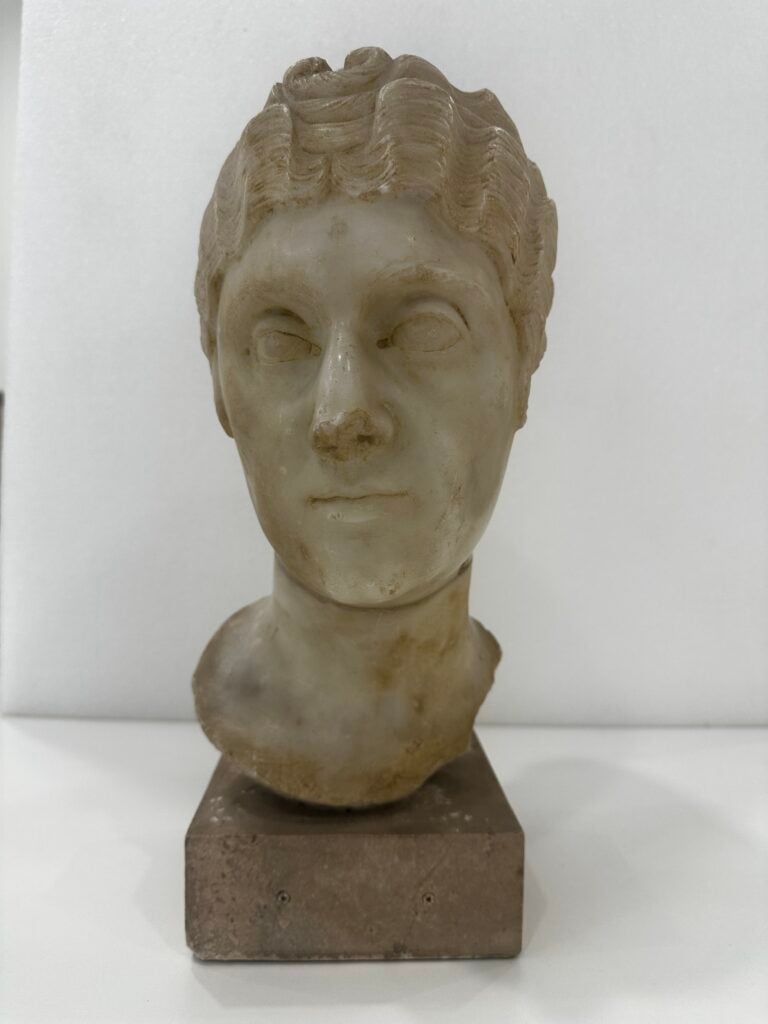 I reperti romani appena restaurati di Ostia Antica vengono allestiti negli alberghi di Roma