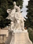 Statua dedicata a Jean-Honor&eacute; Fragonard, Grasse. Ph: Dario Bragaglia
