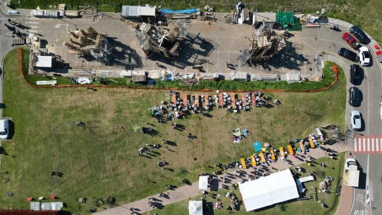 La costruzione dei carri di gesso e di pensiero