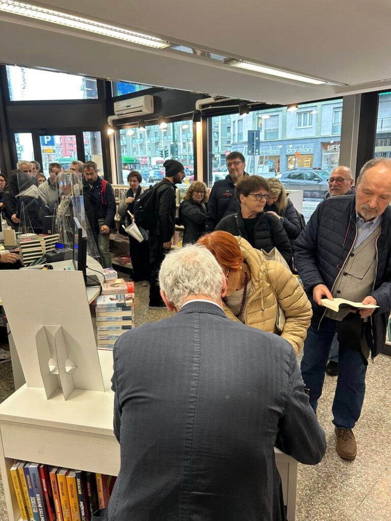Fuori Milano chiude dopo 167 anni una delle librerie pi&ugrave; importanti d'Italia. La Tarantola di Sesto San Giovanni diventer&agrave; una farmacia