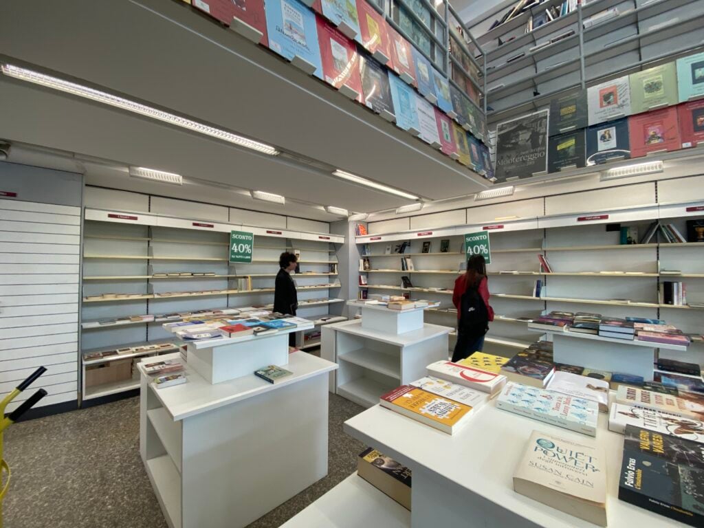 Fuori Milano chiude dopo 167 anni una delle librerie pi&ugrave; importanti d'Italia. La Tarantola di Sesto San Giovanni diventer&agrave; una farmacia