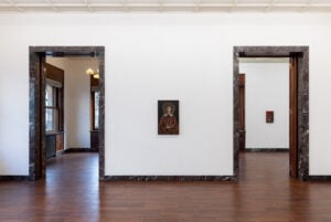 L’artista Pietro Roccasalva senza tregua: genealogia di un motivo resiliente nella mostra a Milano