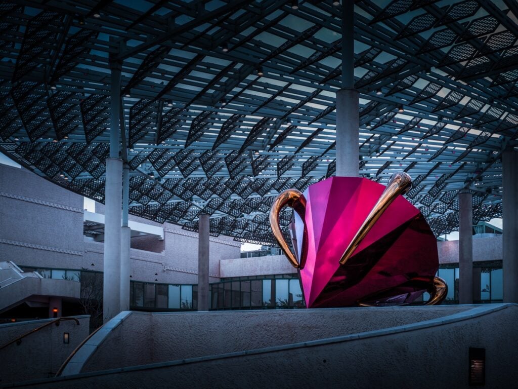 Jeff Koons, Diamond (Red) Image courtesy Riyadh Art