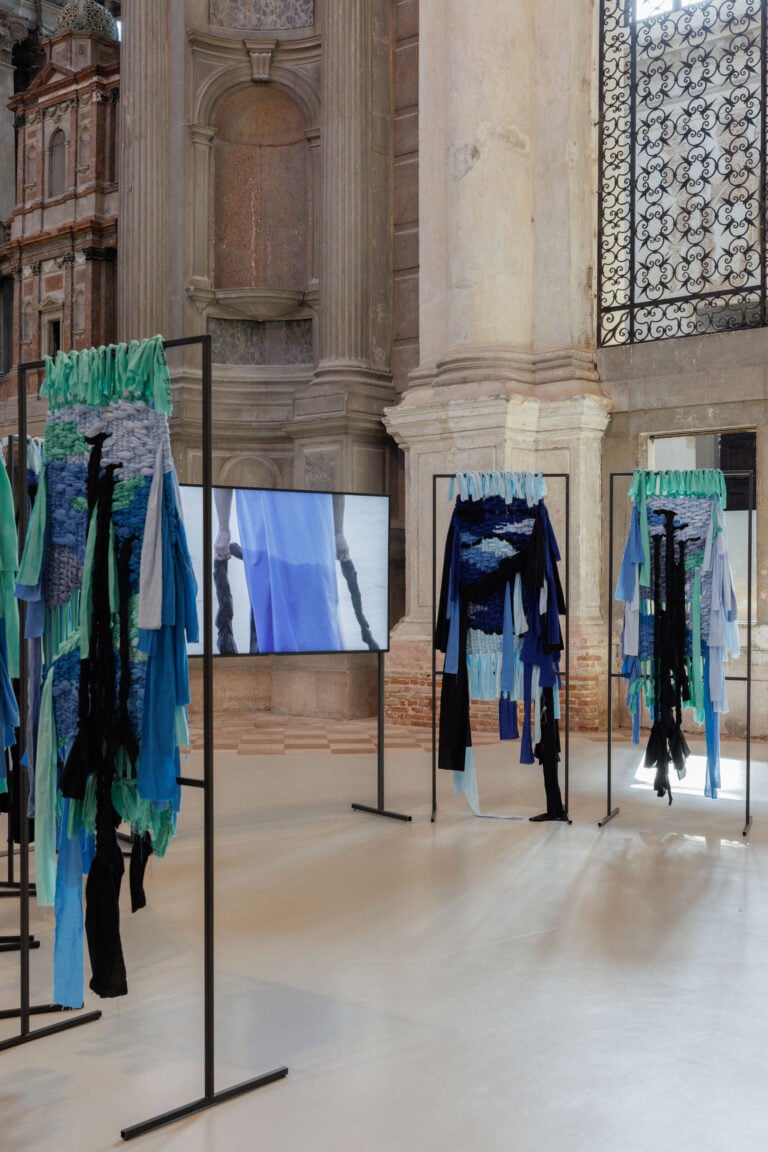 Verena Melgarejo Weinandt, &ldquo;Weaving Connections&rdquo;, 2026. Vista della mostra &ldquo;Tide of Returns&rdquo; [Onde di Ritorni], Ocean Space, Venezia. Commissionata e prodotta da TBA21&ndash;Academy. Foto: Jacopo Salvi
