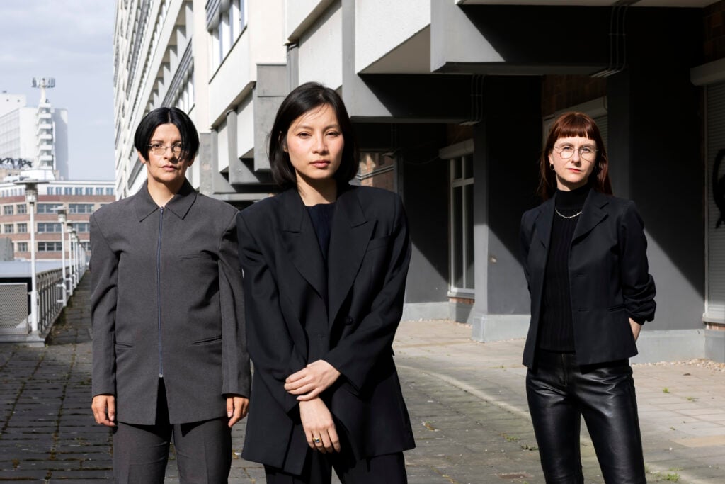 Nel Padiglione Germania alla Biennale di Venezia un gruppo di donne riflette sulle rovine del passato per capire il mondo
