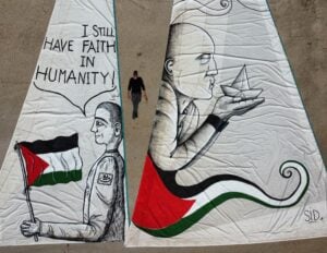 Ci sono 21 artisti a sostegno del nuovo viaggio della Global Sumud Flotilla salpata dalla Sicilia con vele dipinte