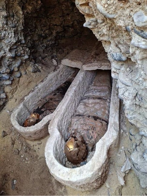 Le mummie con lingua in foglia d'oro nella sepoltura di Bahnasa. Photo MoTA