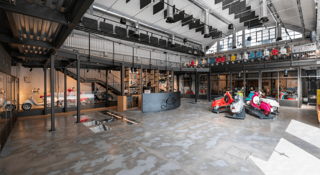 Collezionista di design e moto ha aperto un museo dedicato alla Vespa Piaggio a Milano: esemplari unici di 80 anni fa