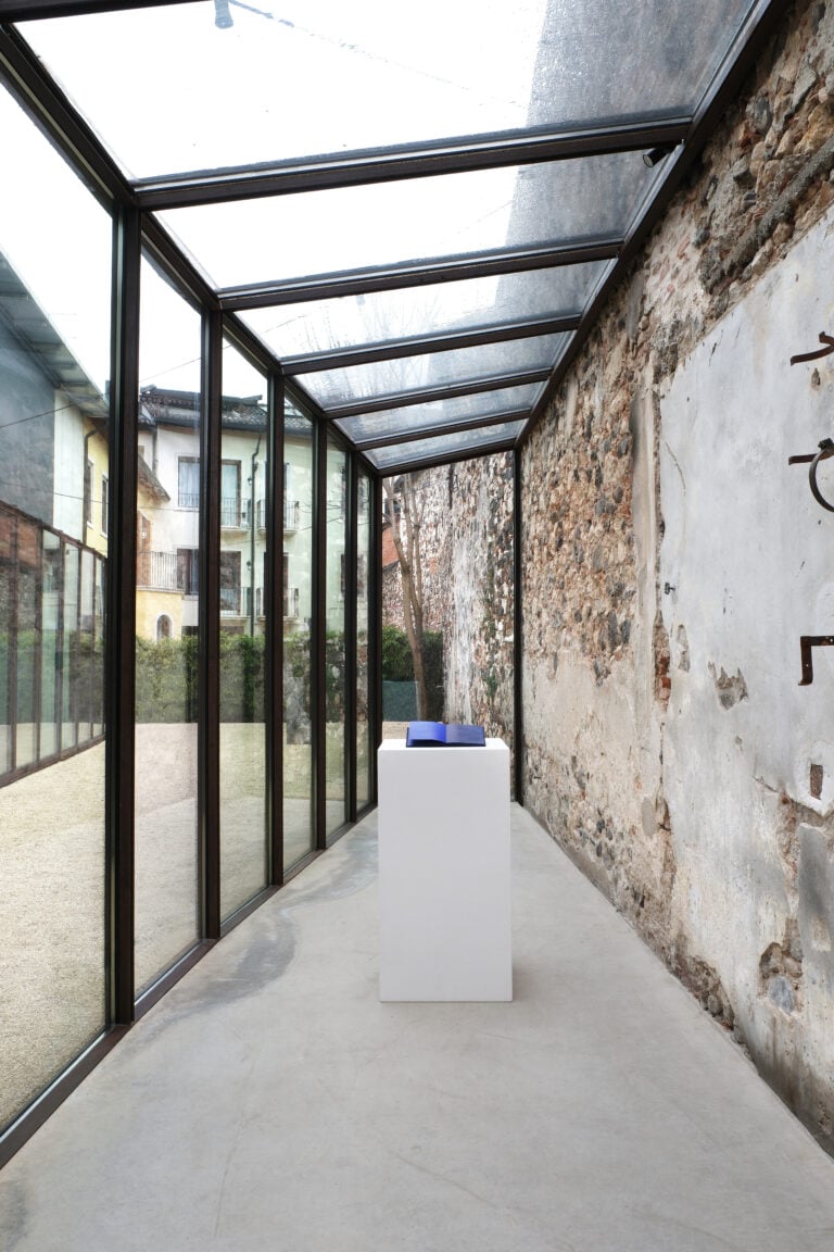 L'ombra delle lucciole, installation view, Atipografia, Arzignano, 2026. Photo Eleonora Vaccaretti