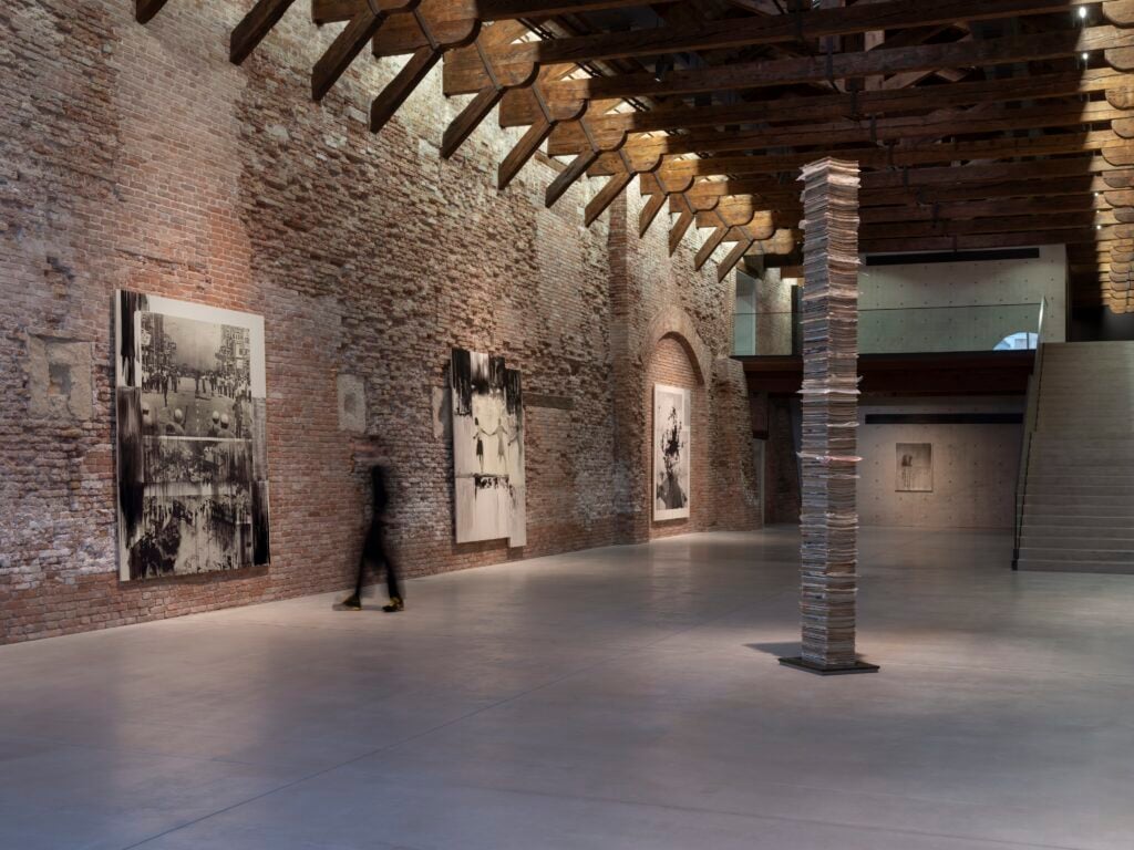 Lorna Simpson, Third Person, 2026, Installation views, Punta della Dogana, Venezia. Photo James Wang © Palazzo Grassi, Pinault Collection