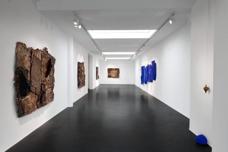 Mario Ceroli, L'ultima Utopia. Ceneri e germogli, cronache dal Presente, 21Art Treviso, 2026. Ph. Federico Beccari