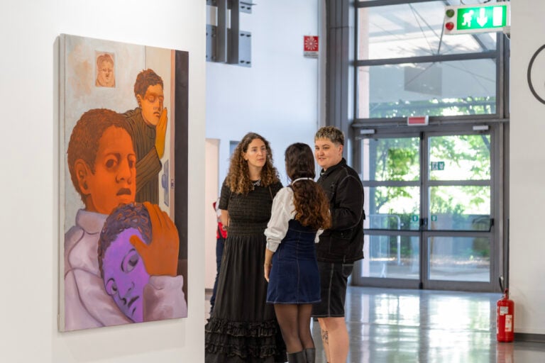 A Milano ha inaugurato miart 2026: i primi scatti della fiera che compie 30 anni e debutta in uno spazio tutto nuovo