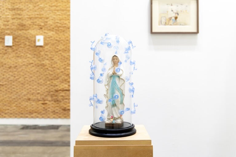 A Milano ha inaugurato miart 2026: i primi scatti della fiera che compie 30 anni e debutta in uno spazio tutto nuovo