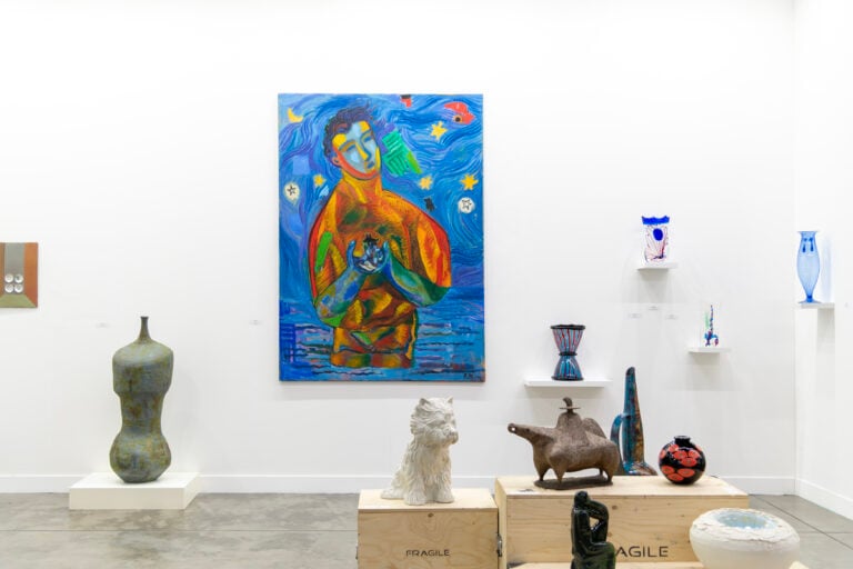 A Milano ha inaugurato miart 2026: i primi scatti della fiera che compie 30 anni e debutta in uno spazio tutto nuovo