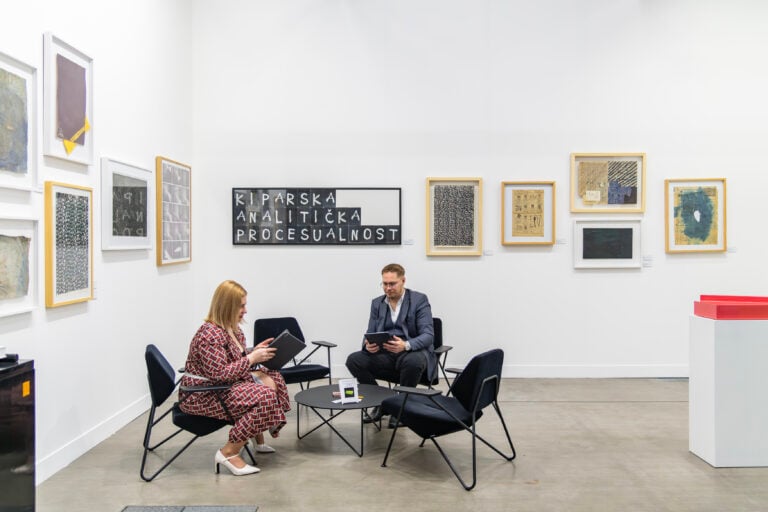 A Milano ha inaugurato miart 2026: i primi scatti della fiera che compie 30 anni e debutta in uno spazio tutto nuovo