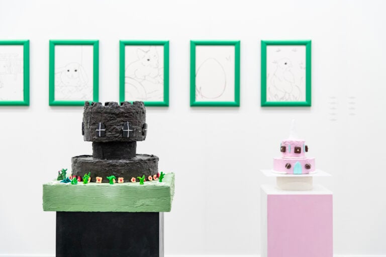 A Milano ha inaugurato miart 2026: i primi scatti della fiera che compie 30 anni e debutta in uno spazio tutto nuovo