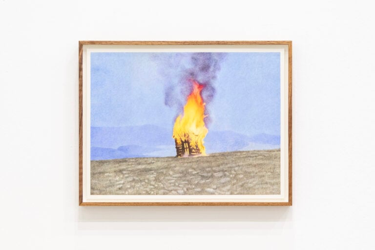 A Milano ha inaugurato miart 2026: i primi scatti della fiera che compie 30 anni e debutta in uno spazio tutto nuovo