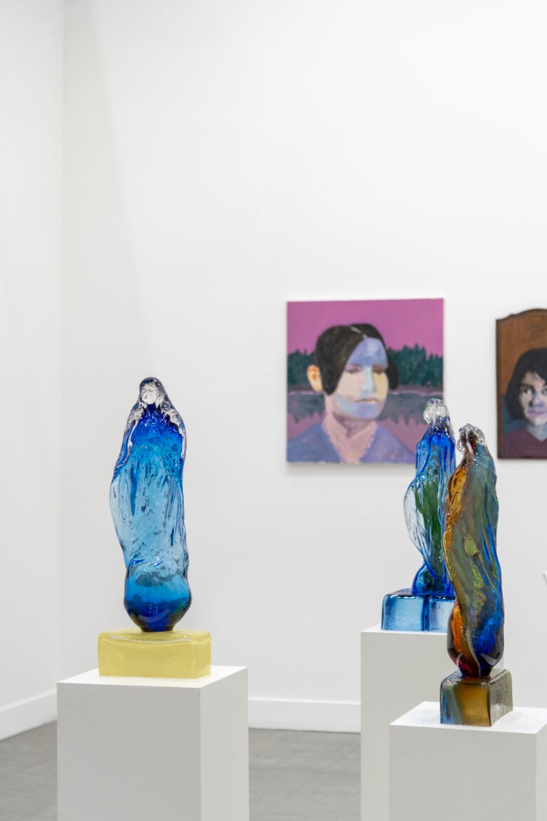 A Milano ha inaugurato miart 2026: i primi scatti della fiera che compie 30 anni e debutta in uno spazio tutto nuovo