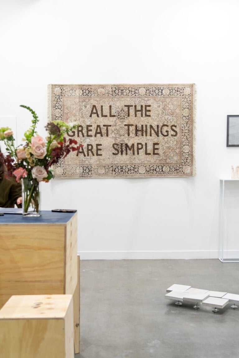 A Milano ha inaugurato miart 2026: i primi scatti della fiera che compie 30 anni e debutta in uno spazio tutto nuovo