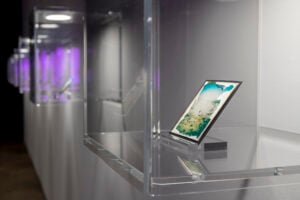 E se la Polaroid fosse esistita ai tempi della Bibbia? Se lo chiede il fotografo Mishka Henner in mostra a Modena 