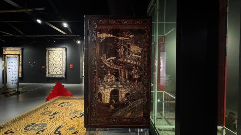 Le trame del dragone. Tappeti cinesi delle dinastie imperiali, installation view at MITA, Brescia