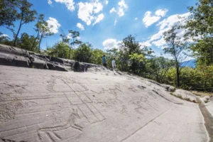In Valcamonica il Parco archeologico di Luine ha chiuso e non si sa se e quando riaprirà: la storia 