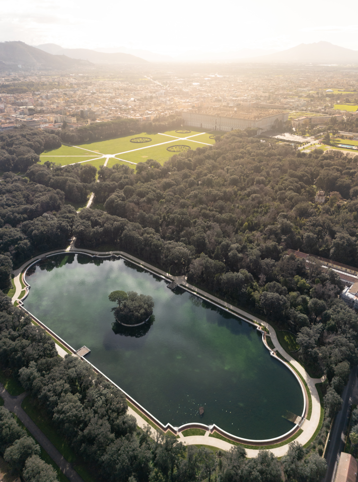 La Reggia di Caserta con la Peschiera