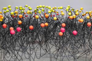 In una villa storica a Prato una mostra che fa incontrare artificiale e naturale