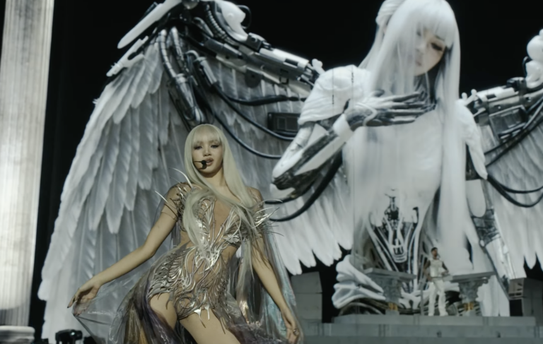 Il dj italo-americano Anyma trasforma il deserto di Coachella col suo spettacolo