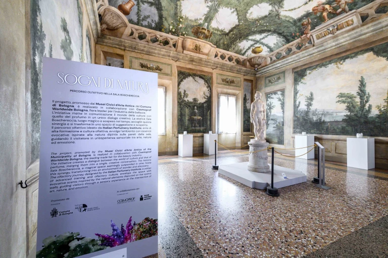 A Bologna una mostra mette assieme tradizioni pittoriche e profumi contemporanei