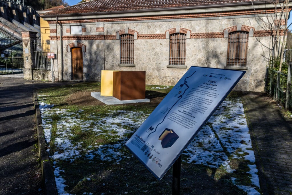 Targa tattile e Opera diffusa LIMEN_Cornate d'Adda_Ph &copy; Arianna Ciofi 2025