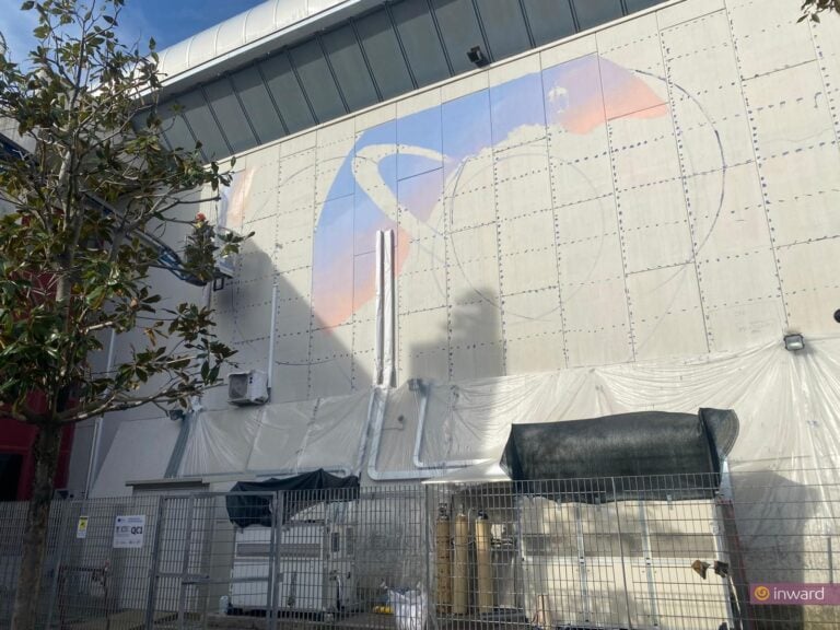 La realizzazione del murales di Vesod all'Universit&agrave; Federico II di Napoli. Crediti: Inward