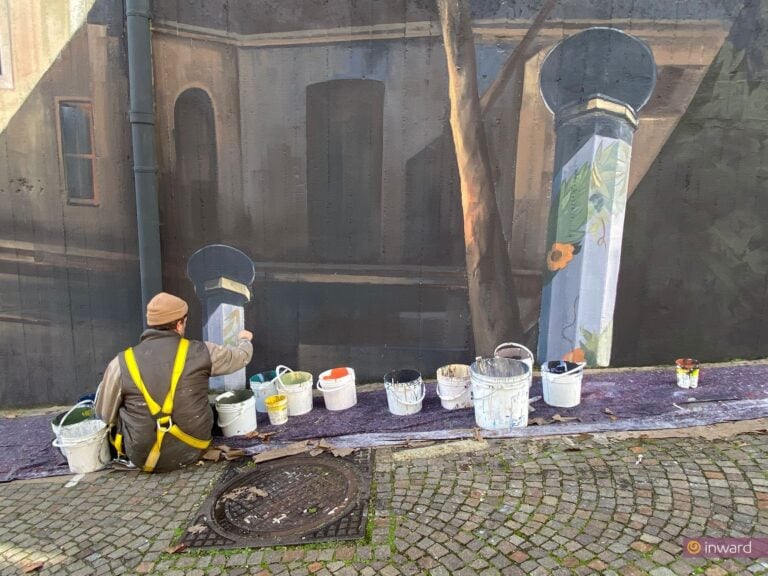 La realizzazione del murales di Vesod all'Universit&agrave; Federico II di Napoli. Crediti: Inward