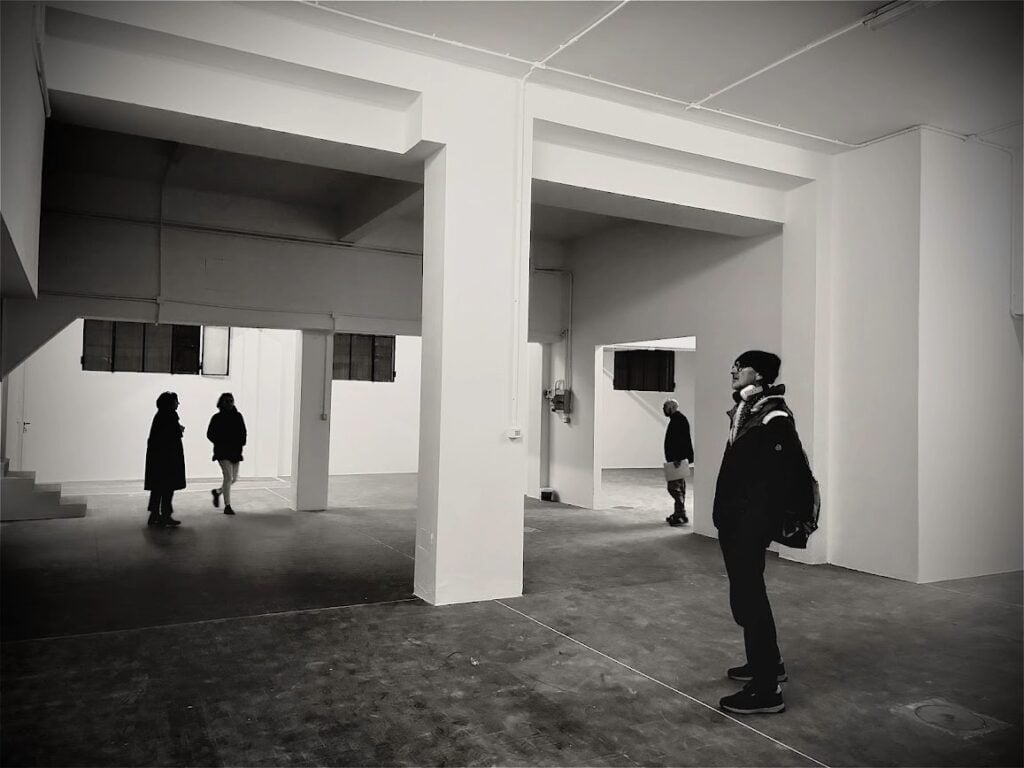 La galleria The Flat di Milano trasloca: nuovo spazio da 280 mq vicino alla Stazione Centrale